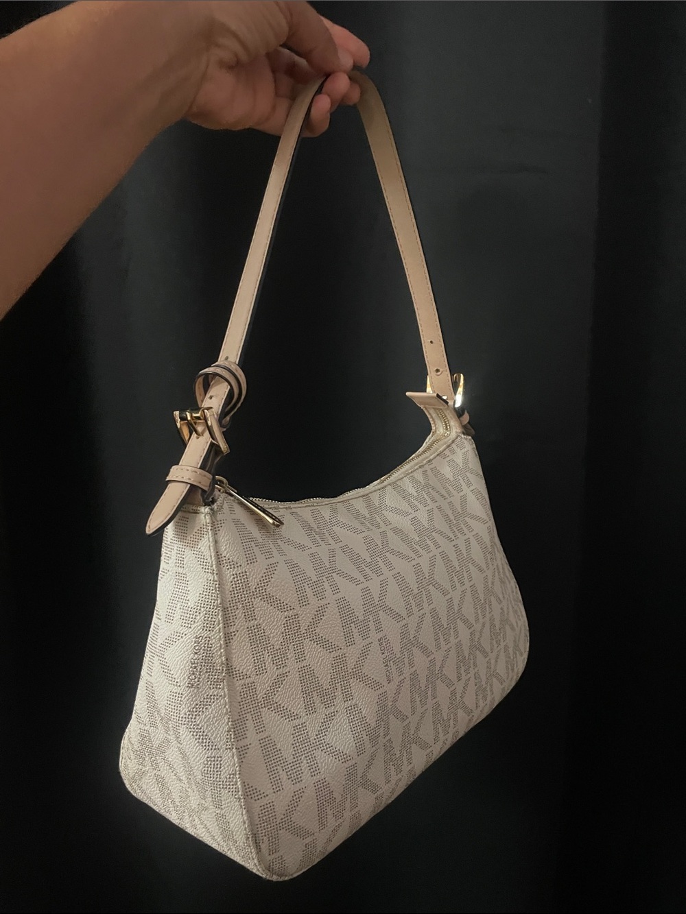 MICHAEL Michael Kors Beige Cream Monogram Shoulder Bag with Gold Charm - Picture 5 of 13